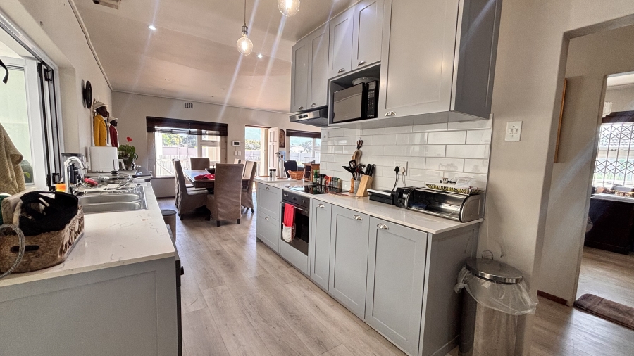 4 Bedroom Property for Sale in Kirstenhof Western Cape
